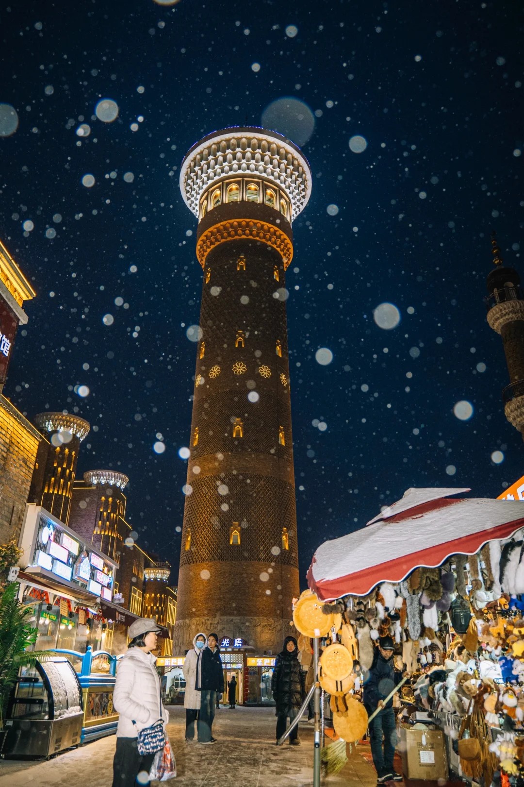 อิสระเดินเล่นที่ Xinjiang International Grand Bazaar