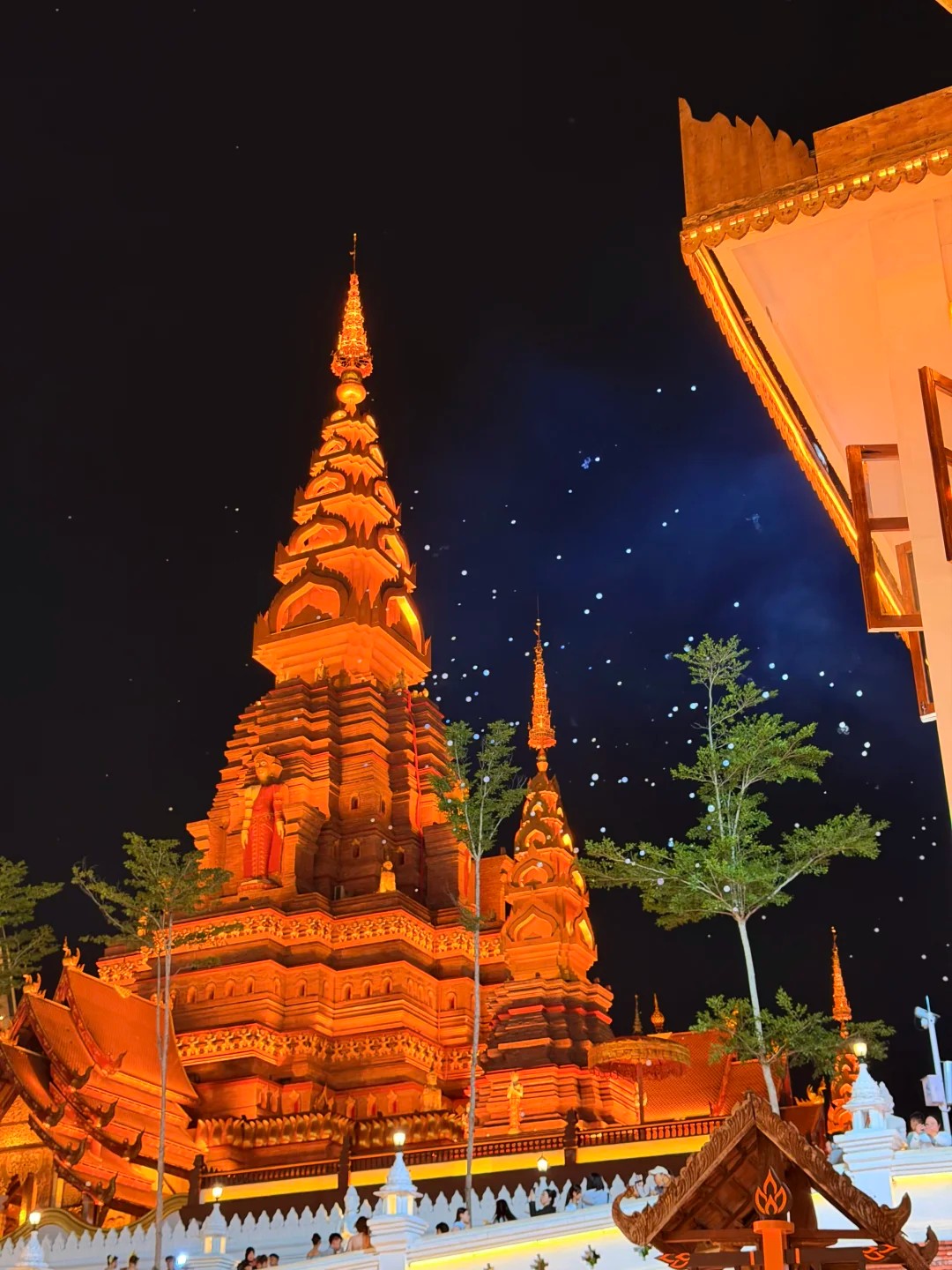 เยี่ยมชมเจดีย์ทองคำใหญ่