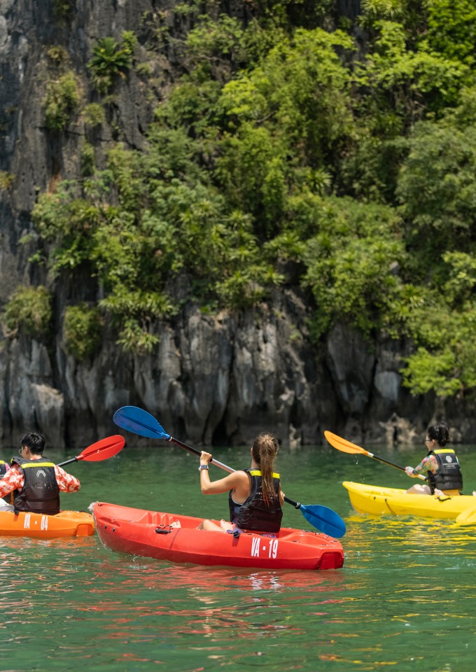 ขึ้นเรือ Ambassador Day Cruise