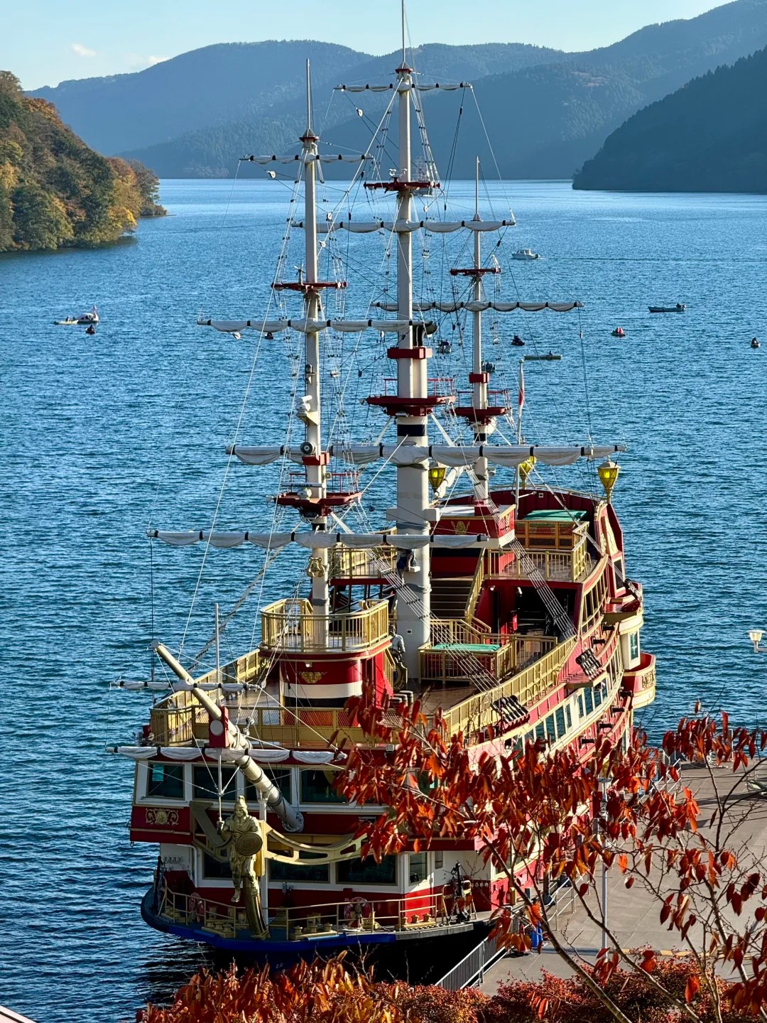 ล่องเรือชมทะเลสาบอาชิ