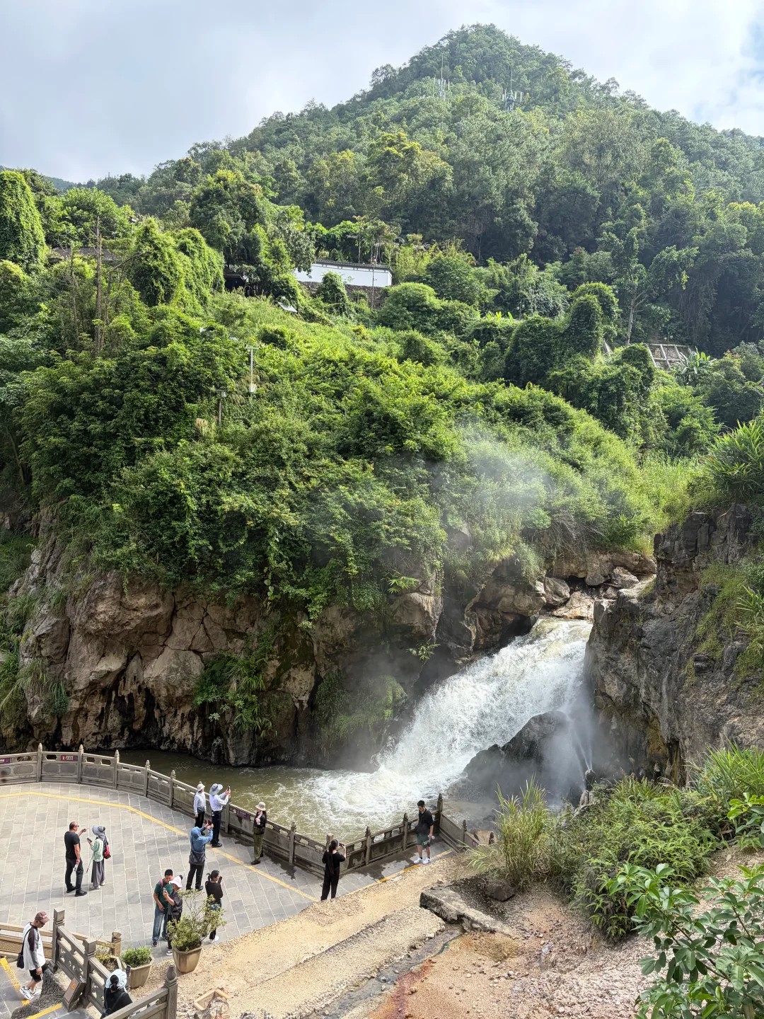 เยี่ยมชมอุทยานน้ำพุร้อน
