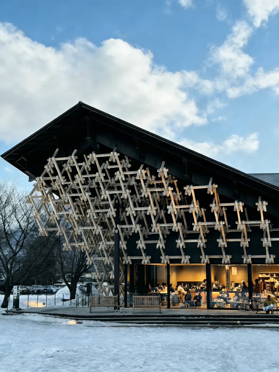 จิบกาแฟพร้อมชมวิวที่ Starbucks Hakuba