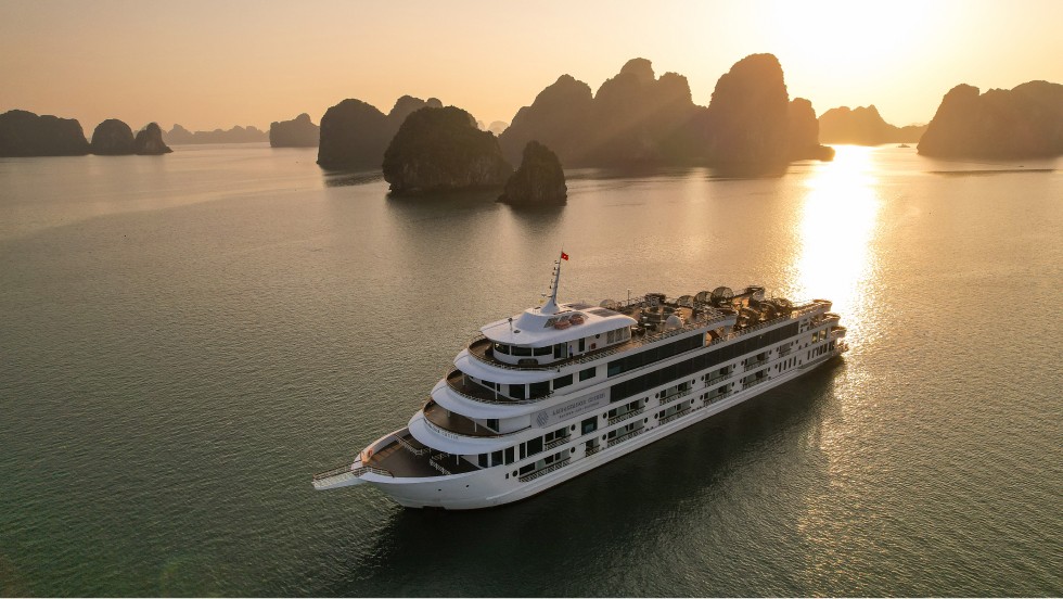 ขึ้นเรือ Ambassador Day Cruise