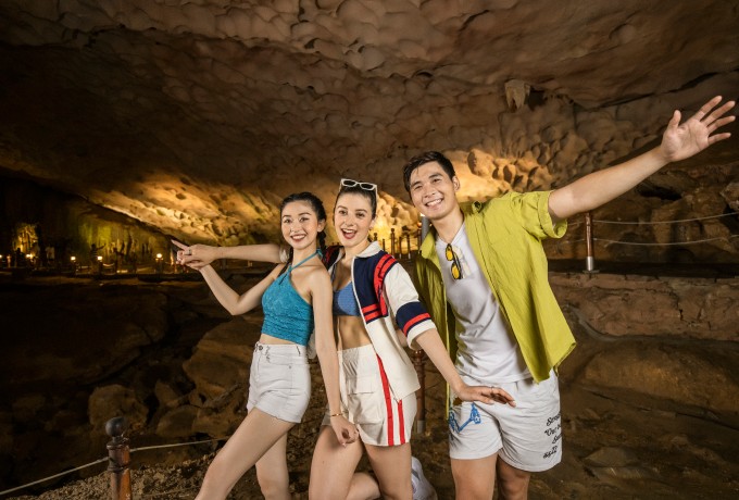 ขึ้นเรือ Ambassador Day Cruise